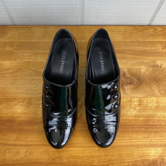 Studio Works Black Patent 50s Style Office Shoe Slip On Heel Button Accent 8.5 - Picture 2 of 7